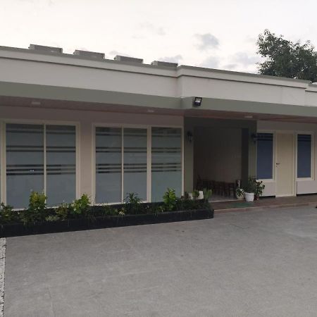 El Nipa Hotel Labuan Bajo Ngoại thất bức ảnh