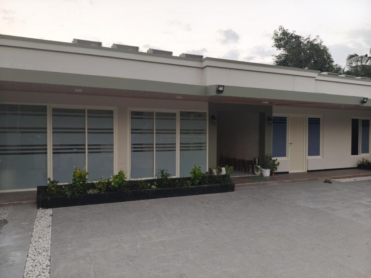 El Nipa Hotel Labuan Bajo Ngoại thất bức ảnh